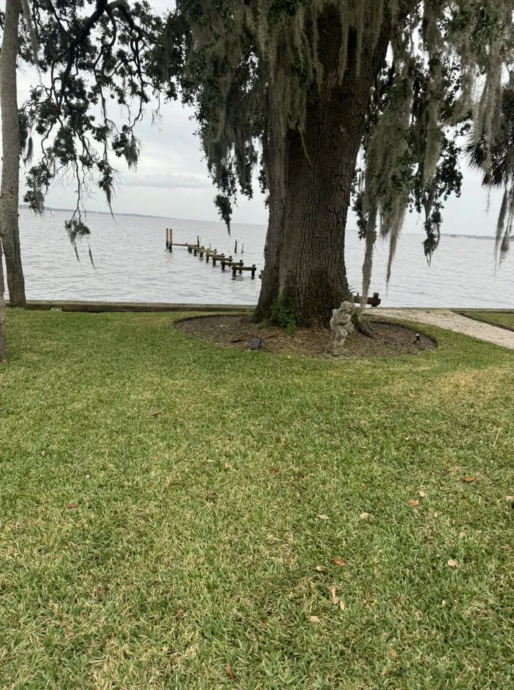 Trusted lawn mowing service in Jacksonville, FL - Williams’ Lawn Care