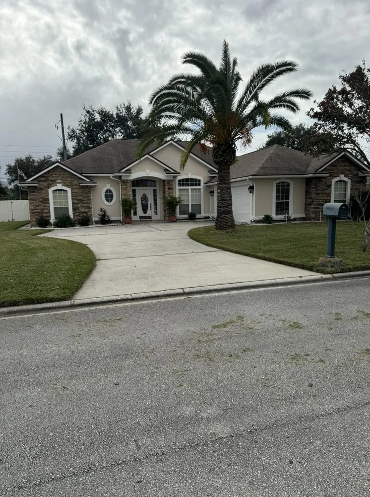 Custom lawn mowing service in Jacksonville, FL by Williams’ Lawn Care