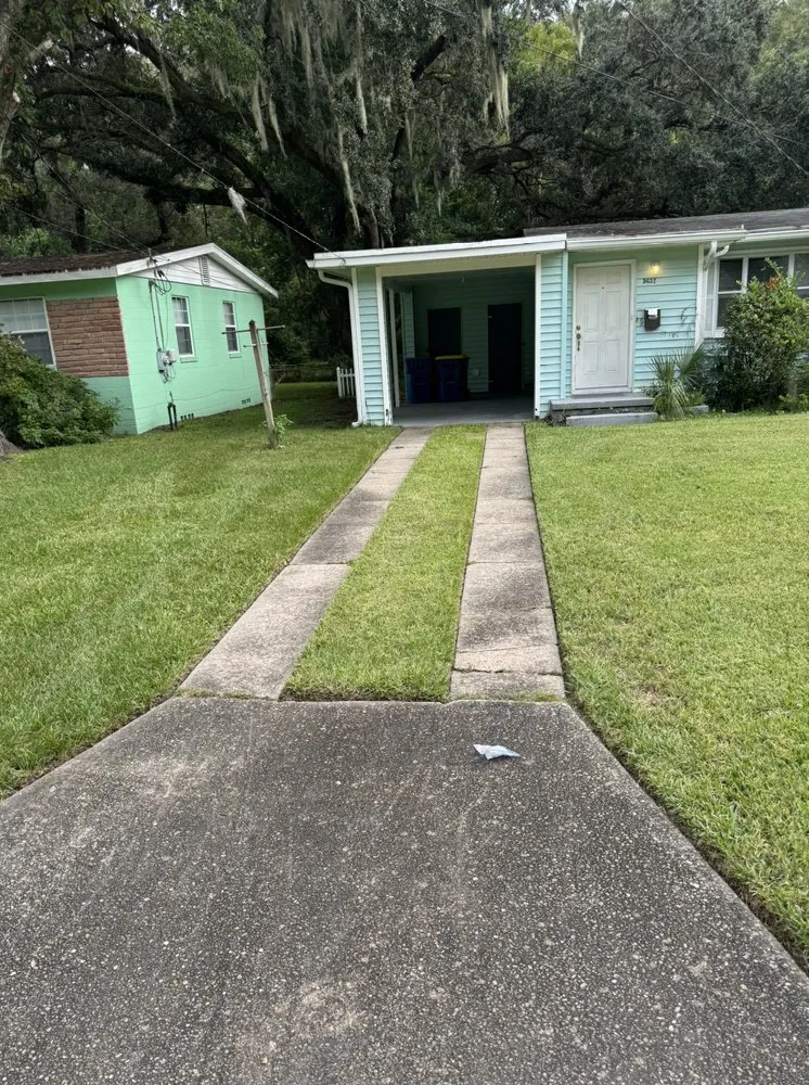 Professional lawn care service near you in Jacksonville, FL by Williams’ Lawn Care