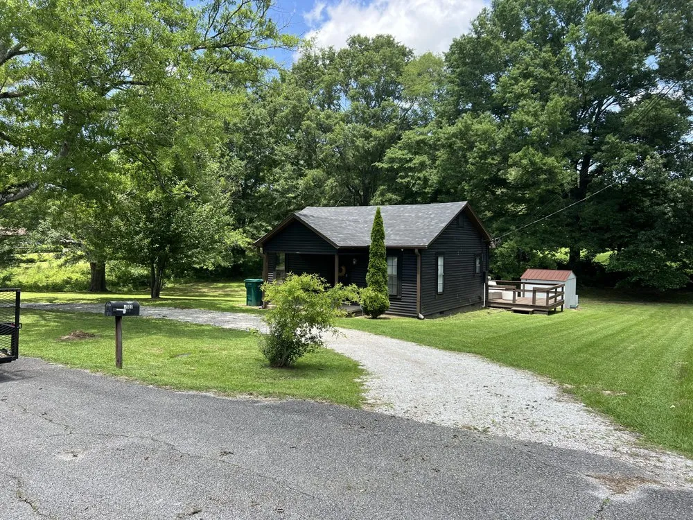 Custom lawn care service in Tupelo, MS - Williams Lawn Care