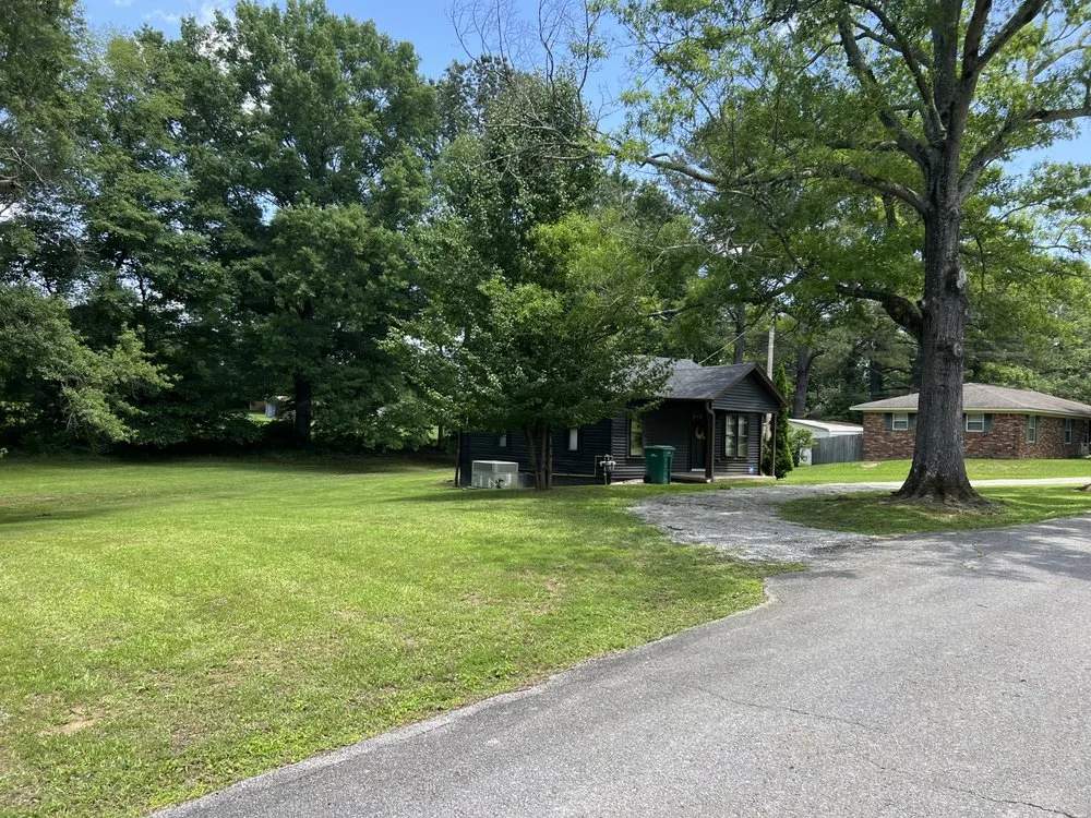 Professional lawn mowing service near you across Tupelo, MS - Williams Lawn Care