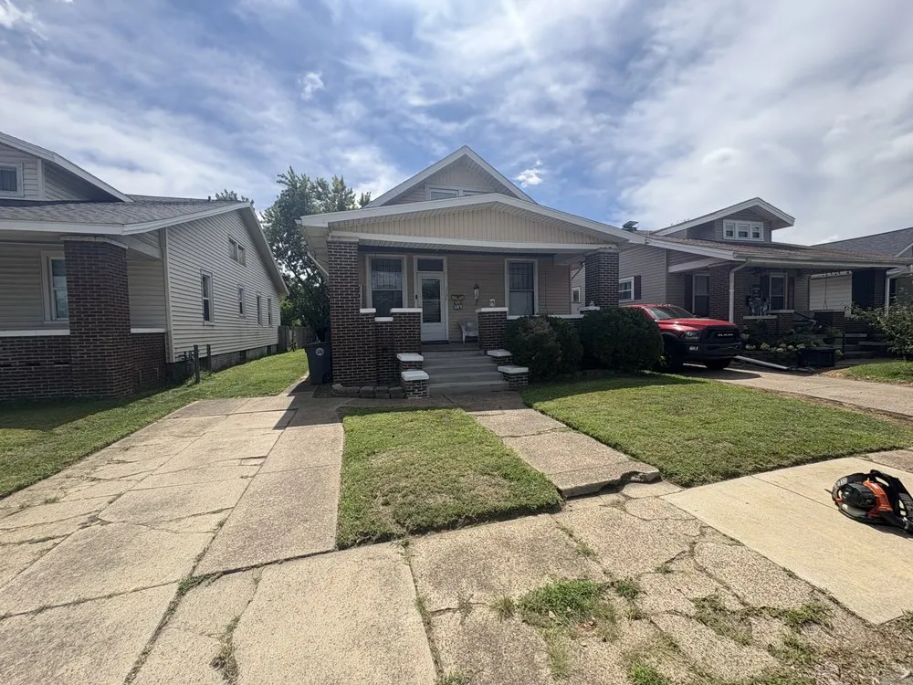 Expert landscaping services in Evansville, IN by Williams Lawncare & Landscaping