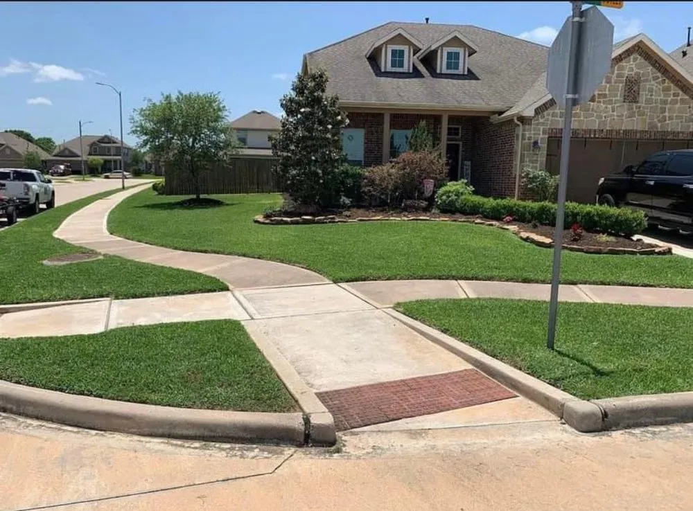 Professional yard cleanup service for year-round maintenance in Milwaukee, WI by WilliamsBreeze Landscaping