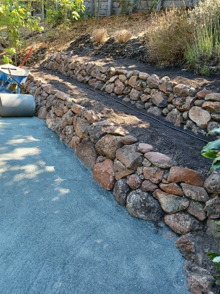 Custom garden landscaping for residential properties in Antioch, CA by Willians' Landscaping