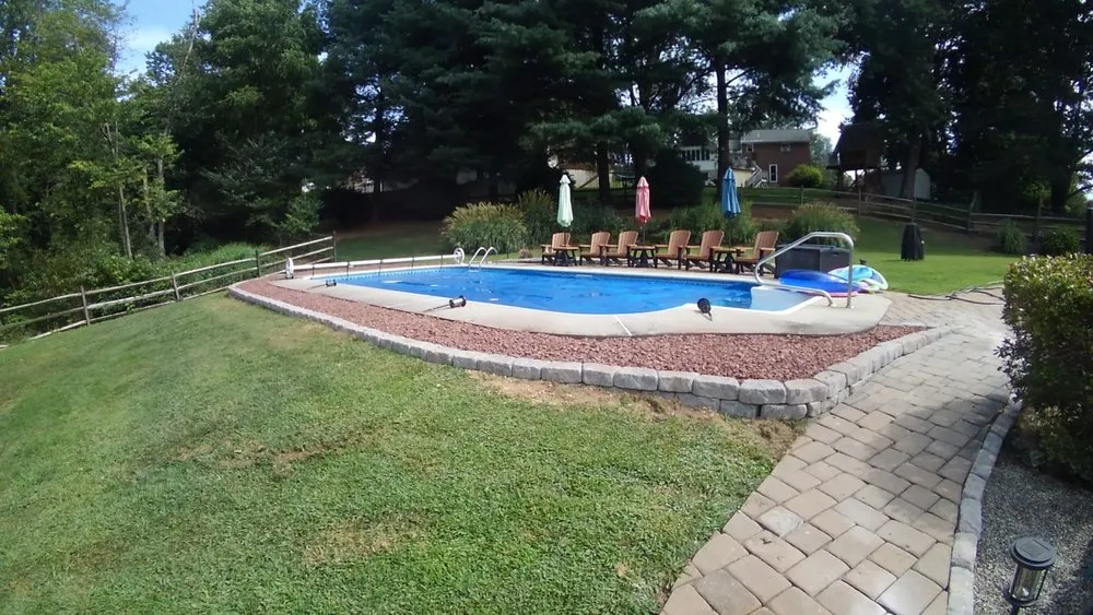 Local yard cleanup service experts serving Ronks, PA - Willing Hands Enterprise