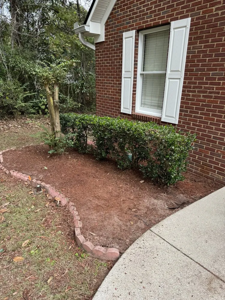 Expert garden landscaping in Crawfordville, FL by Willis Lawn And Forestry