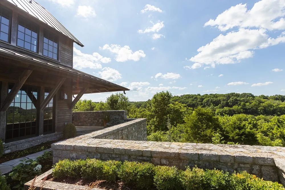 Reliable lawn care service in Brentwood, TN by Willow Branch Landscapes