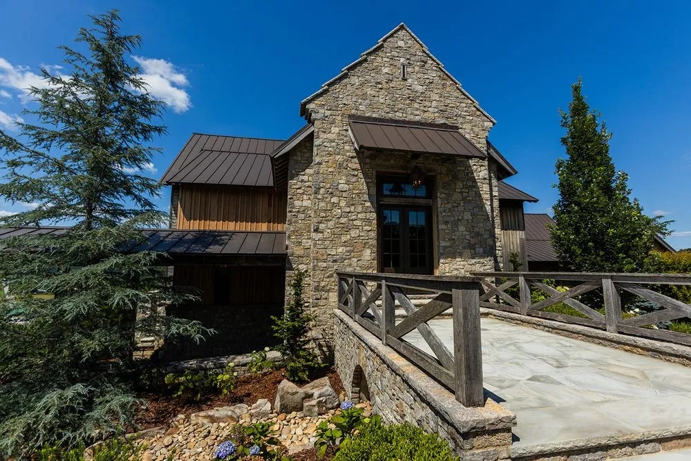 Professional garden landscaping in Brentwood, TN by Willow Branch Landscapes