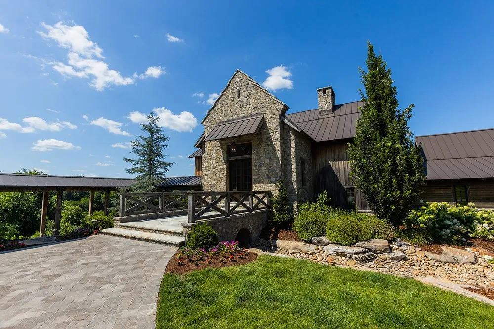 Professional yard cleanup service with custom design in Brentwood, TN by Willow Branch Landscapes