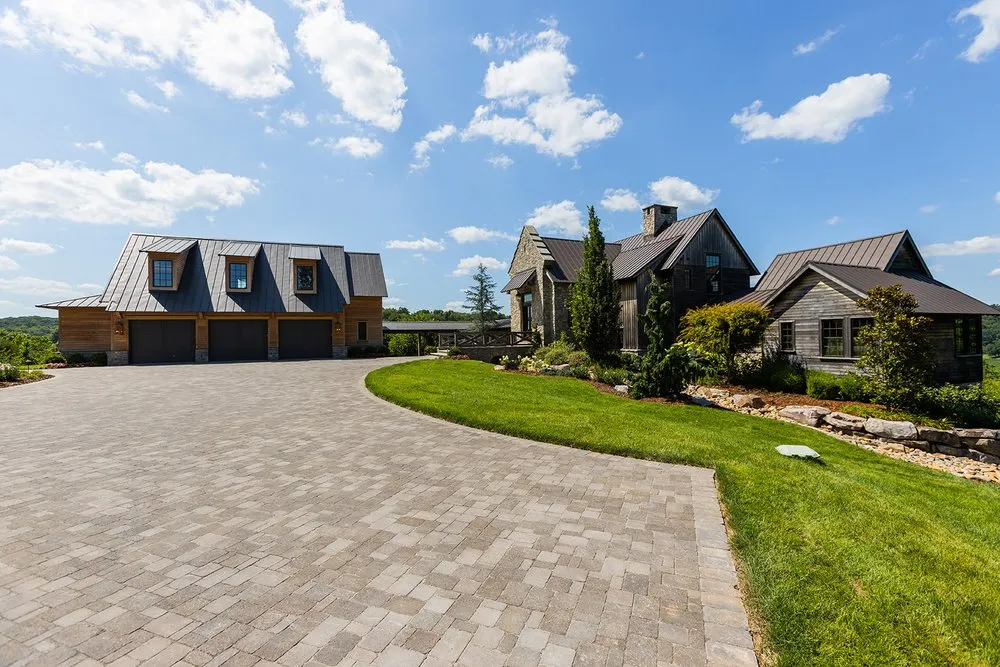 Affordable landscape design for homes in Brentwood, TN by Willow Branch Landscapes