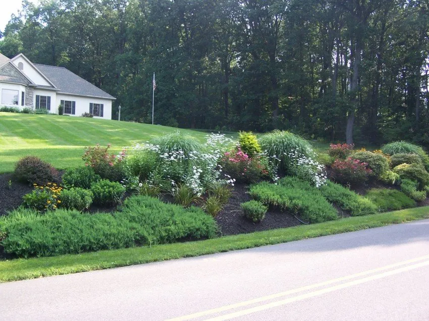 Top-rated lawn mowing service in Mohnton, PA by Willow Gates Home & Landscape