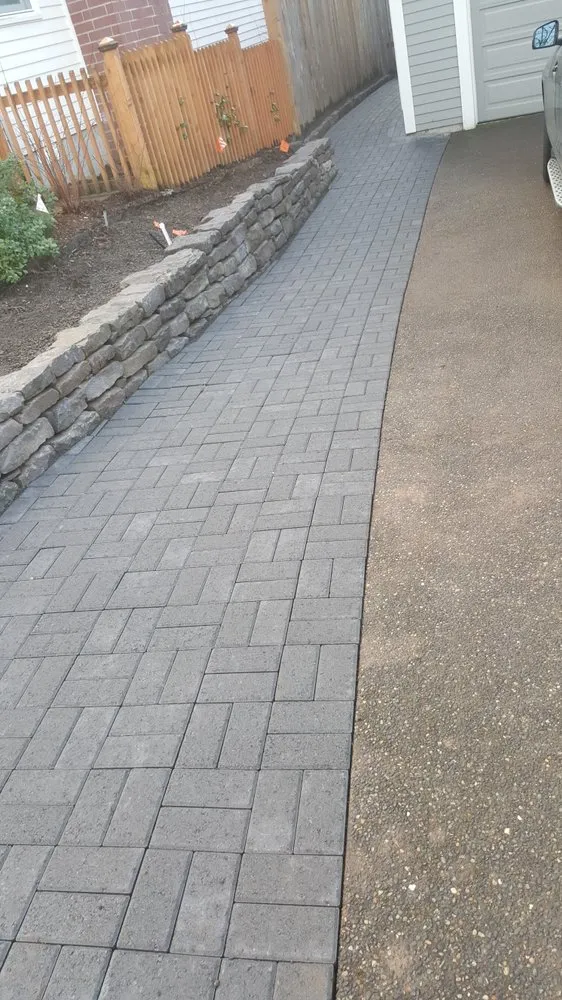 Local yard maintenance in Wilsonville, OR by Willy Chavez Landscape Servives