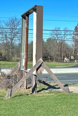 Willy's Landscaping Logo