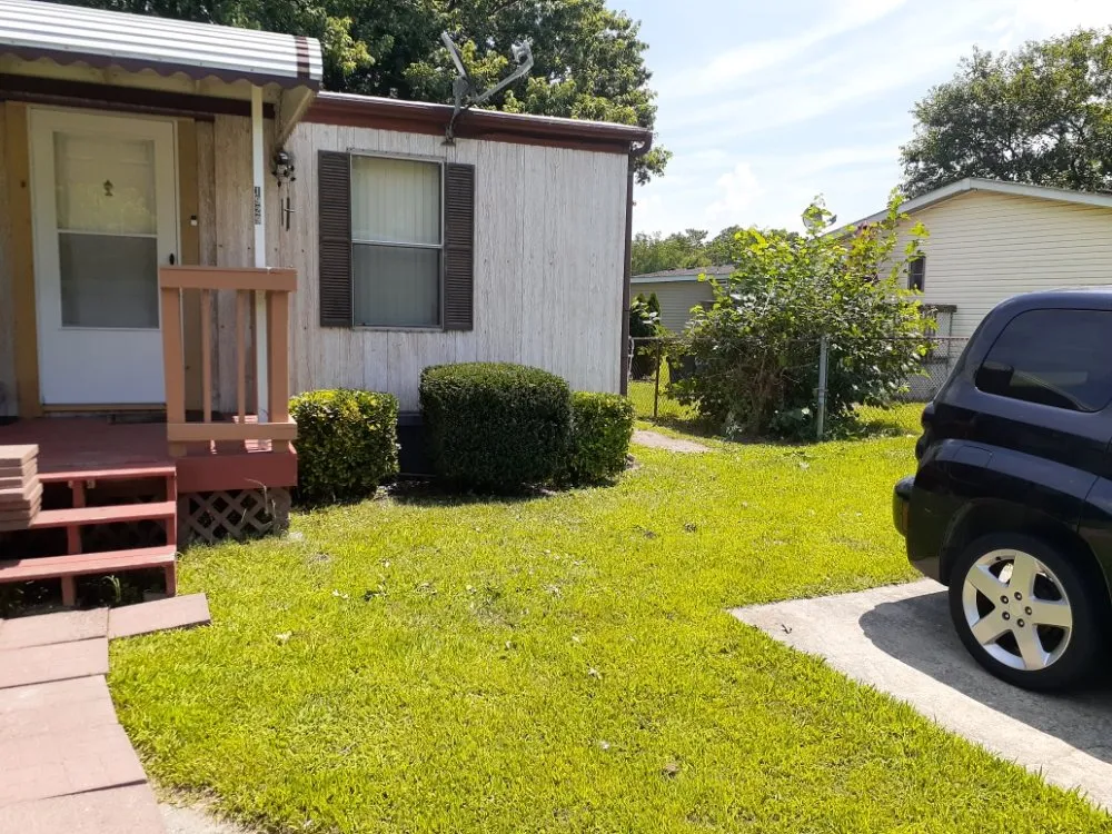 Custom yard cleanup service in Chesapeake, VA - Willy's Lawn Care & Pressure Washer Service