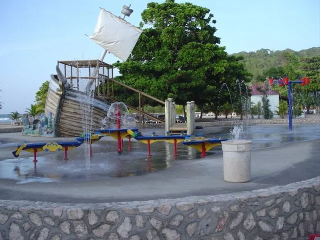 Affordable landscaping services for homes in Wilmington, NC by Wilmington Pools