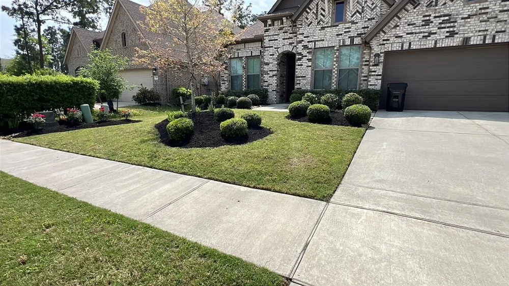 Custom garden landscaping in Conroe, TX - Wilson Landscaping