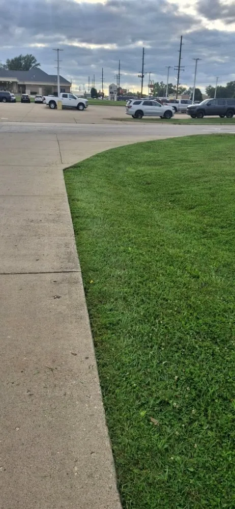 Custom lawn mowing service in Paris, IL - Wilson Lawn Maintenance