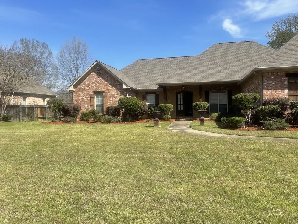 Expert garden landscaping for beautiful yards in Jackson, MS by Wilsons Landscaping