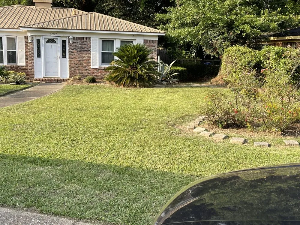 Professional lawn mowing service experts serving Mobile, AL - Wilsonsway Lawn Care