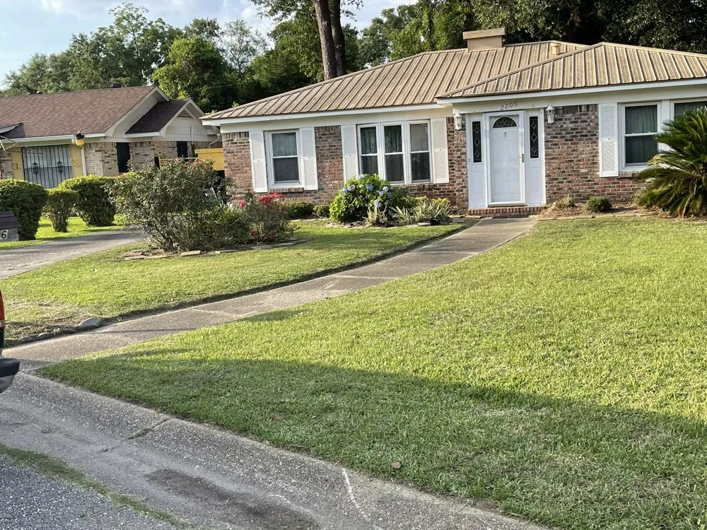 Professional lawn mowing service in Mobile, AL - Wilsonsway Lawn Care