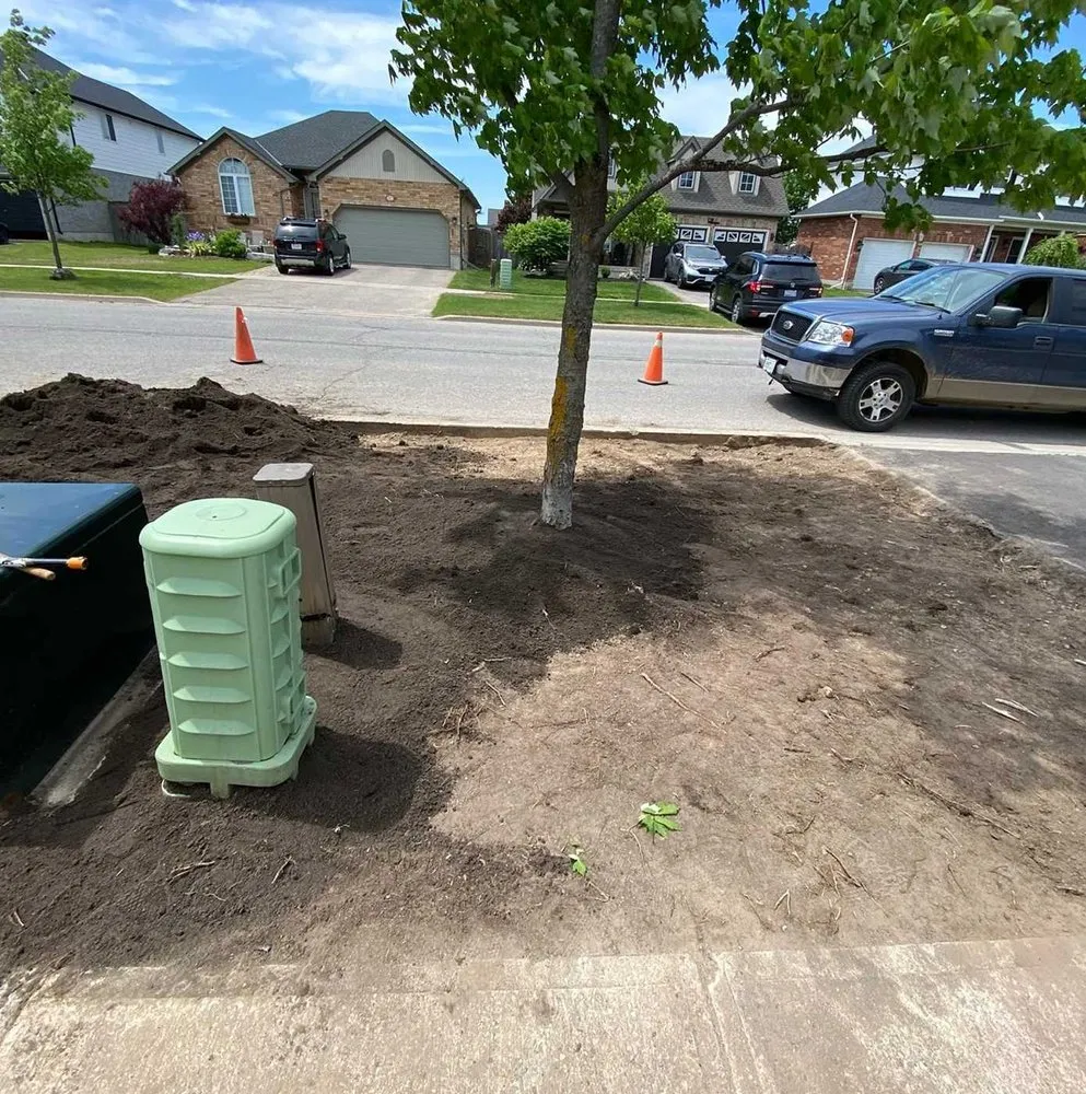 Custom lawn mowing service for beautiful yards in Orlando, FL by Windhover Lawn Care