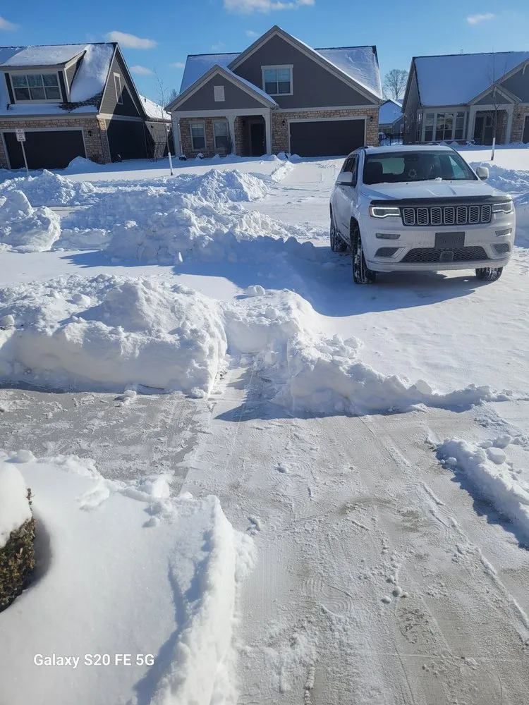 Expert lawn mowing service experts serving Gahanna, OH - Winnscapes