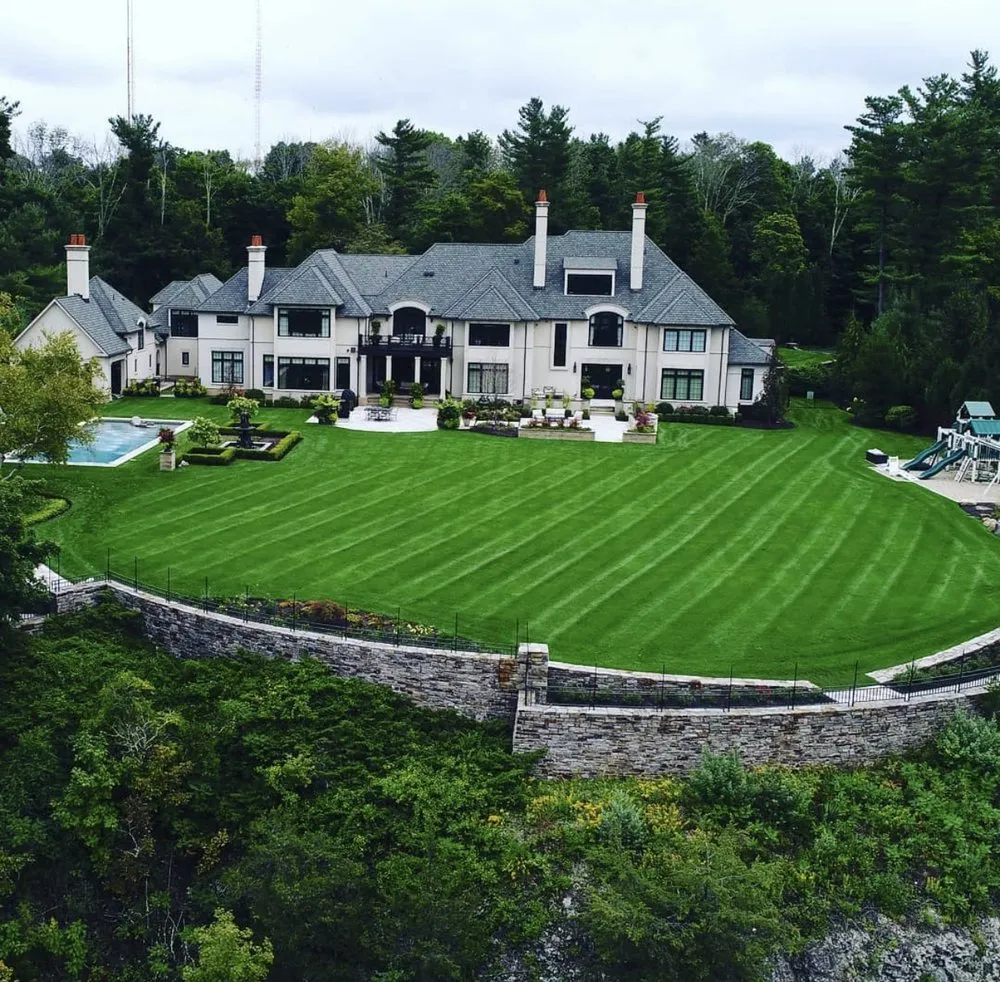 Reliable garden landscaping experts serving Southington, CT - Winterberry Gardens