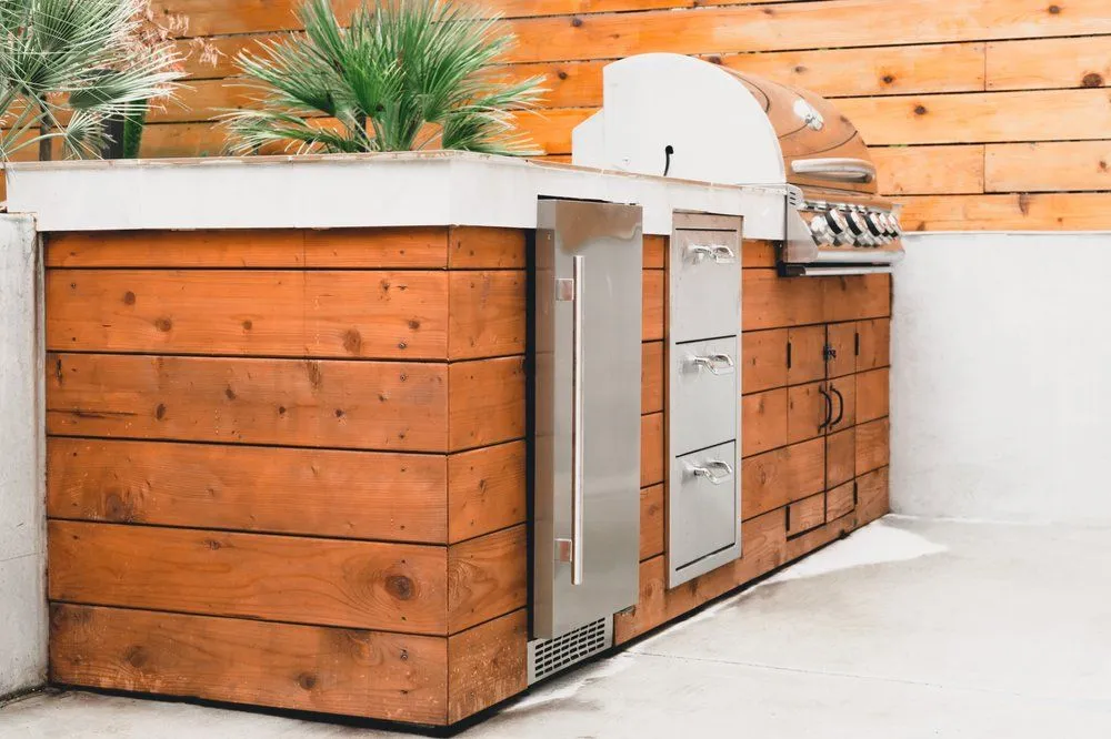 Professional yard cleanup service in Los Angeles, CA by Wiser Contractor