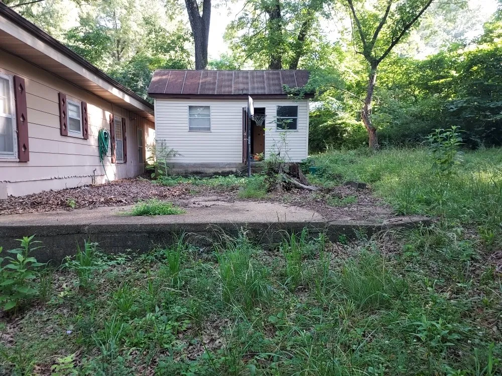 Top-rated garden landscaping in Mammoth Spring, AR by Wit's End Outside Services