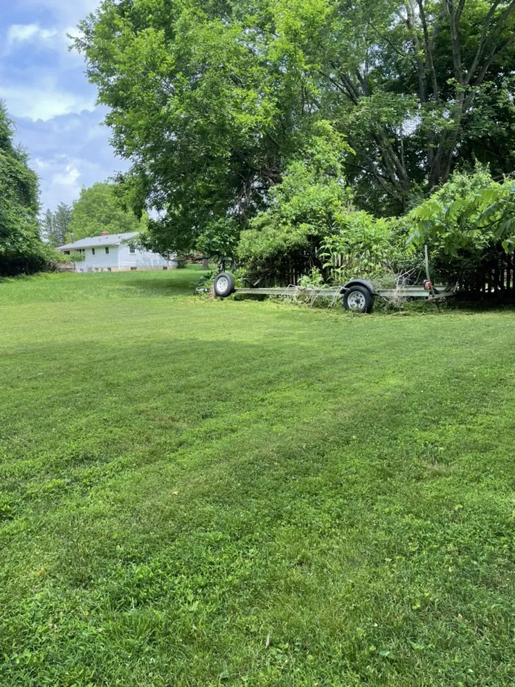 Top-rated lawn mowing service in Derwood, MD by WJ Full Sevices