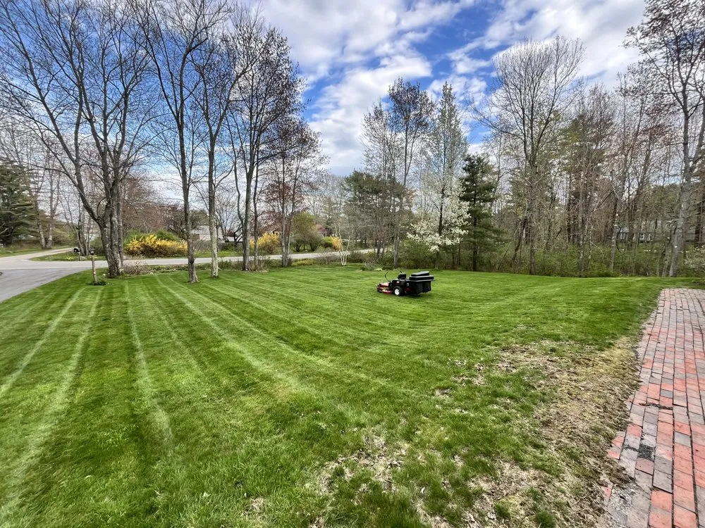 Professional lawn care service in Yarmouth, ME - Wl Lawns