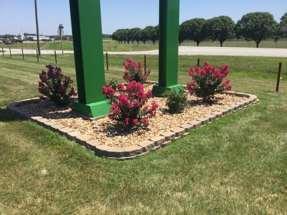 Local garden landscaping experts serving Nevada, MO - WL Spraying & Landscaping