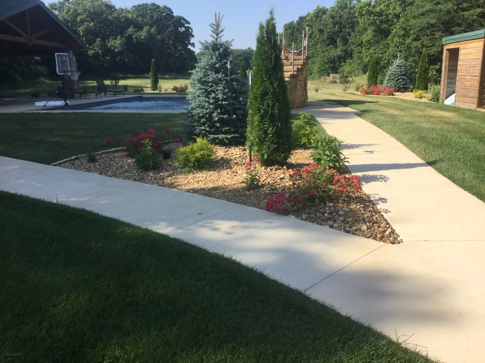 Custom residential landscaping for beautiful yards across Nevada, MO - WL Spraying & Landscaping
