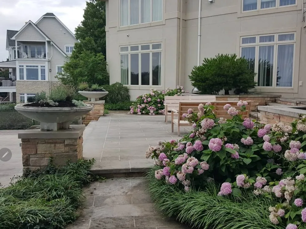 Custom residential landscaping in Louisville, KY by WLDflora Landscape