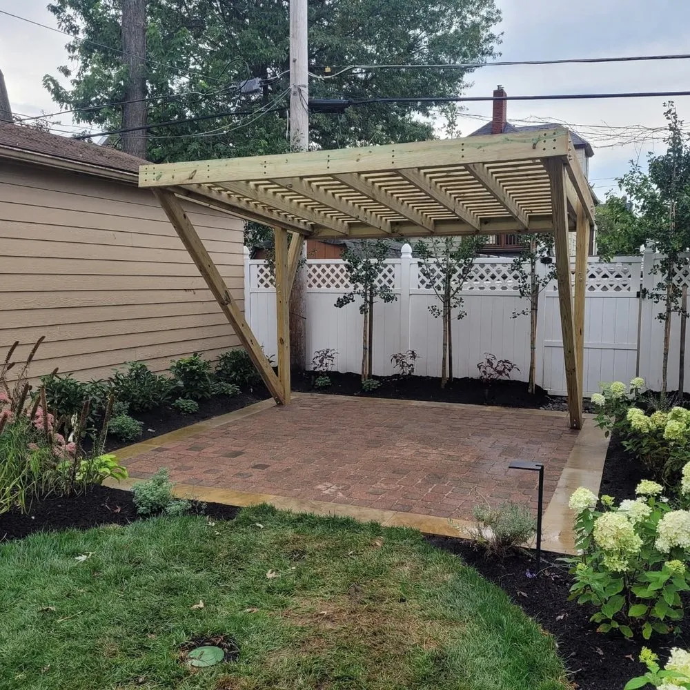 Top-rated yard maintenance for homes across Louisville, KY - WLDflora Landscape