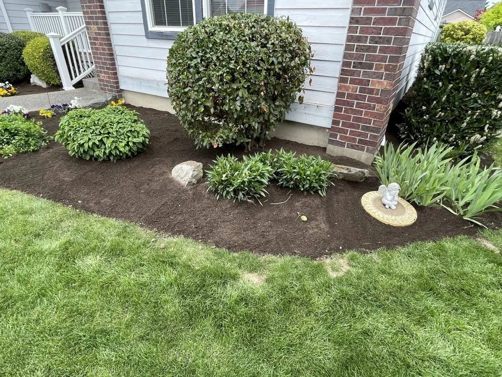 Professional residential landscaping with custom design in Bellingham, WA by WLM