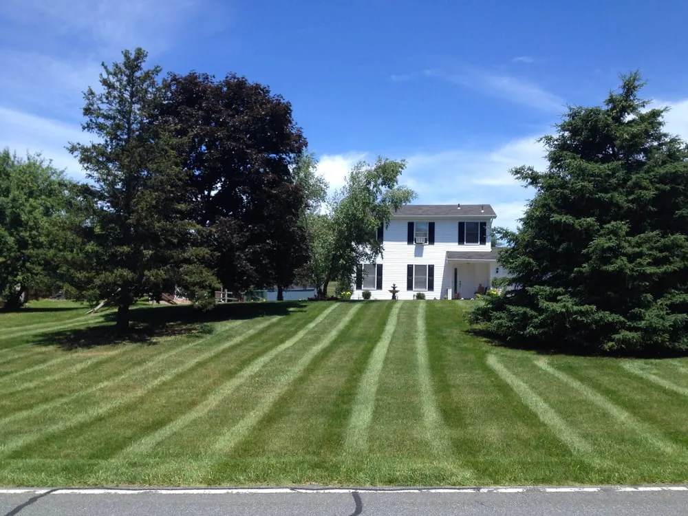 Reliable lawn mowing service experts serving Hummelstown, PA - Wohlf Lawn & Garden