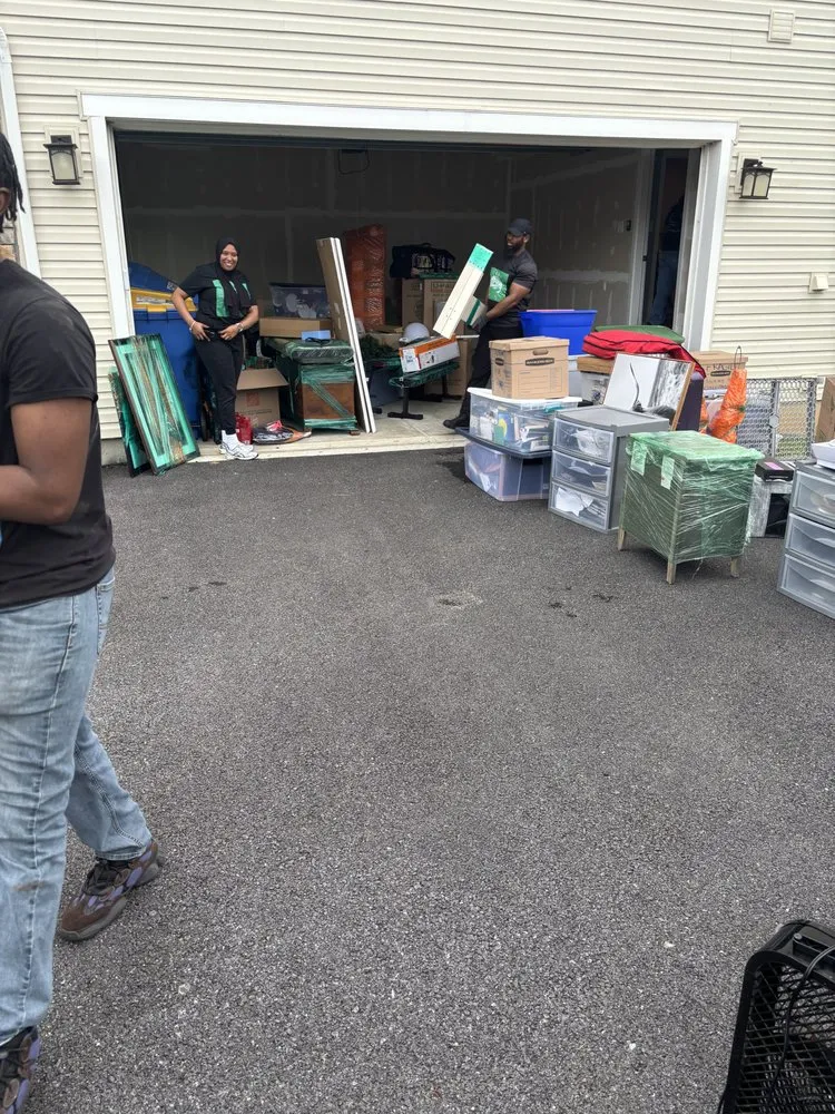 Professional yard cleanup service for homes across Philadelphia, PA - Wolf Leaders