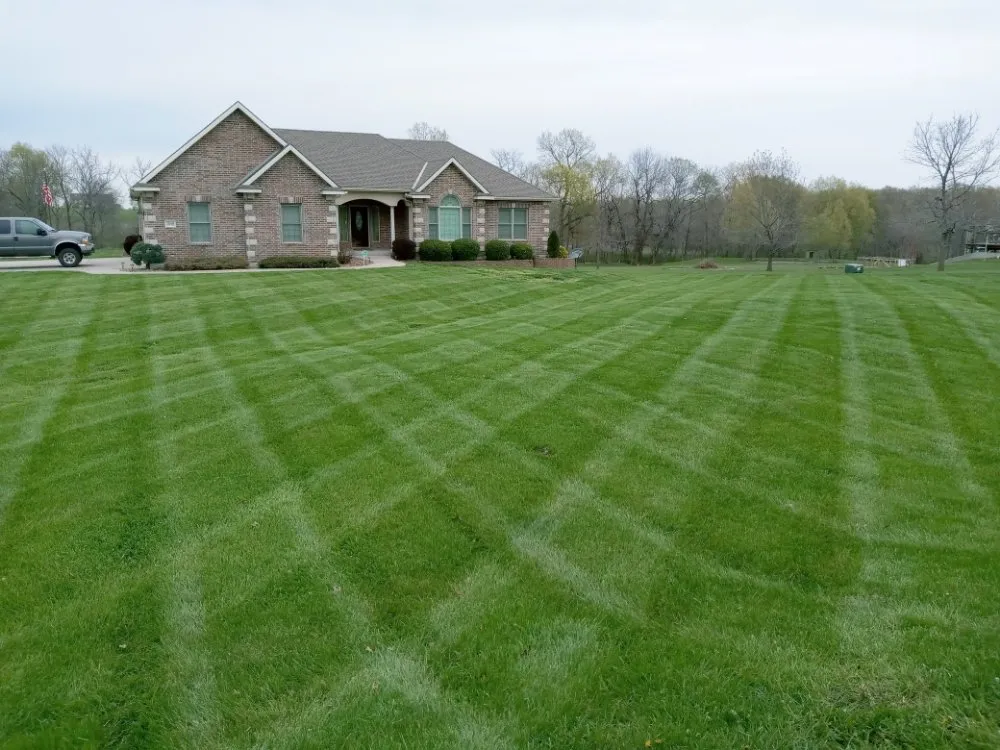 Affordable yard maintenance experts serving Pleasant Hill, MO - WoobiesLawn