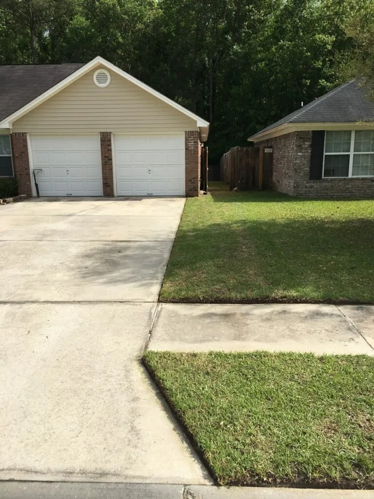 Reliable yard maintenance in Savannah, GA by Wood Lawn Company & More