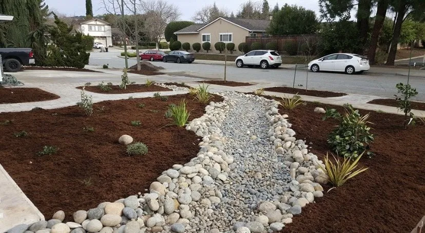 Custom garden landscaping for beautiful yards across Irvine, CA - Woodbridge Construction
