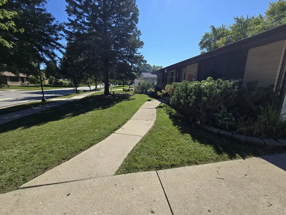 Affordable lawn care service experts serving Caledonia, WI - Woodington Landscaping & Maintenance