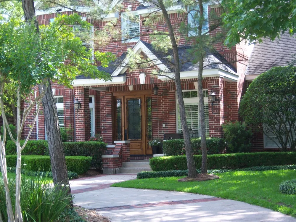 Reliable residential landscaping near you in Conroe, TX by Woodlands Green Thumb Landscaping Maintenance, Inc.