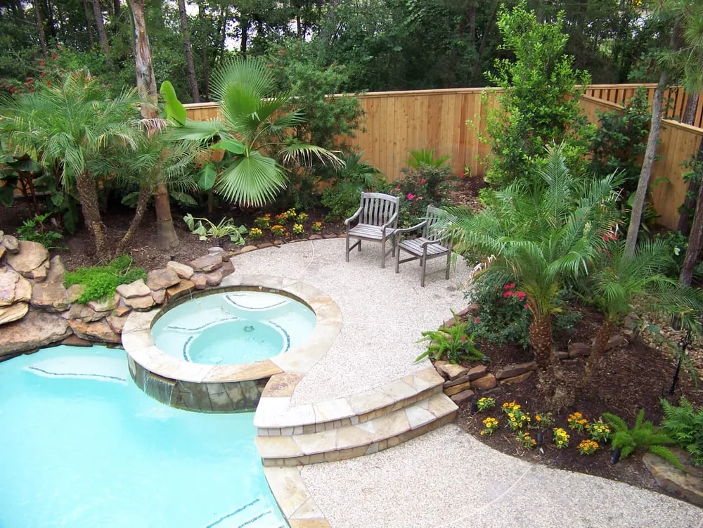 Affordable garden landscaping in Conroe, TX by Woodlands Green Thumb Landscaping Maintenance, Inc.