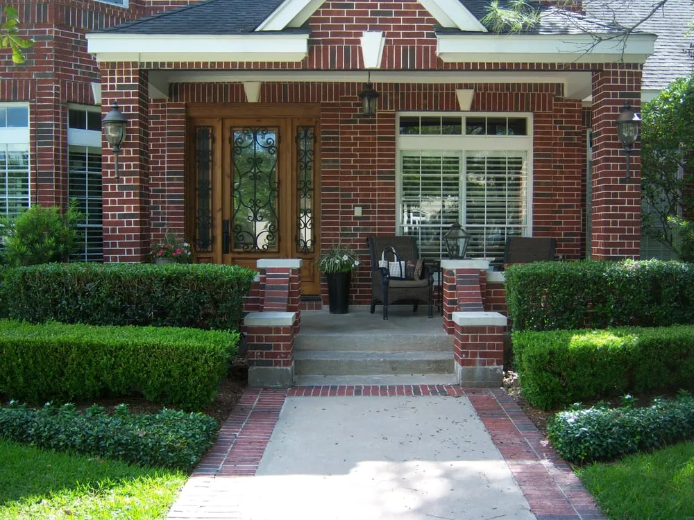 Expert yard maintenance for homes across Conroe, TX - Woodlands Green Thumb Landscaping Maintenance, Inc.