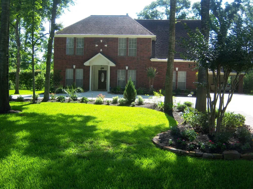 Affordable lawn care service for beautiful yards in Conroe, TX by Woodlands Green Thumb Landscaping Maintenance, Inc.