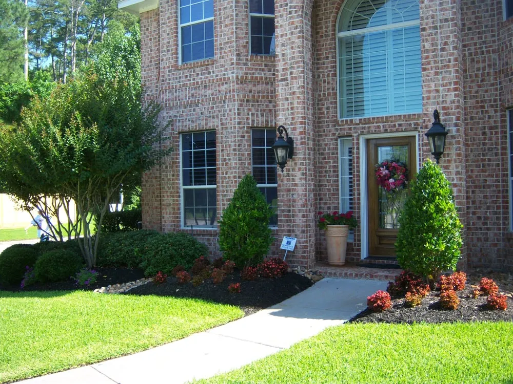 Affordable yard maintenance in Conroe, TX - Woodlands Green Thumb Landscaping Maintenance, Inc.