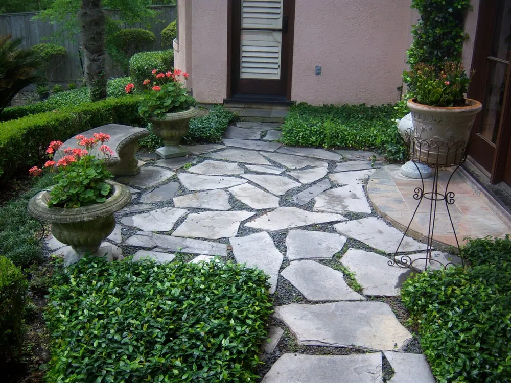 Top-rated yard maintenance for homes in Conroe, TX by Woodlands Green Thumb Landscaping Maintenance, Inc.
