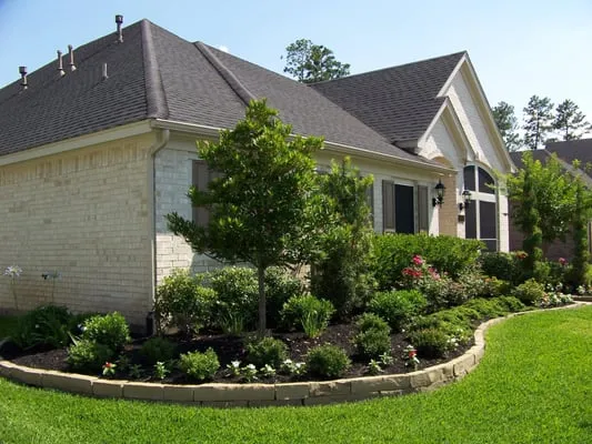 Woodlands Green Thumb Landscaping Maintenance, Inc. Logo