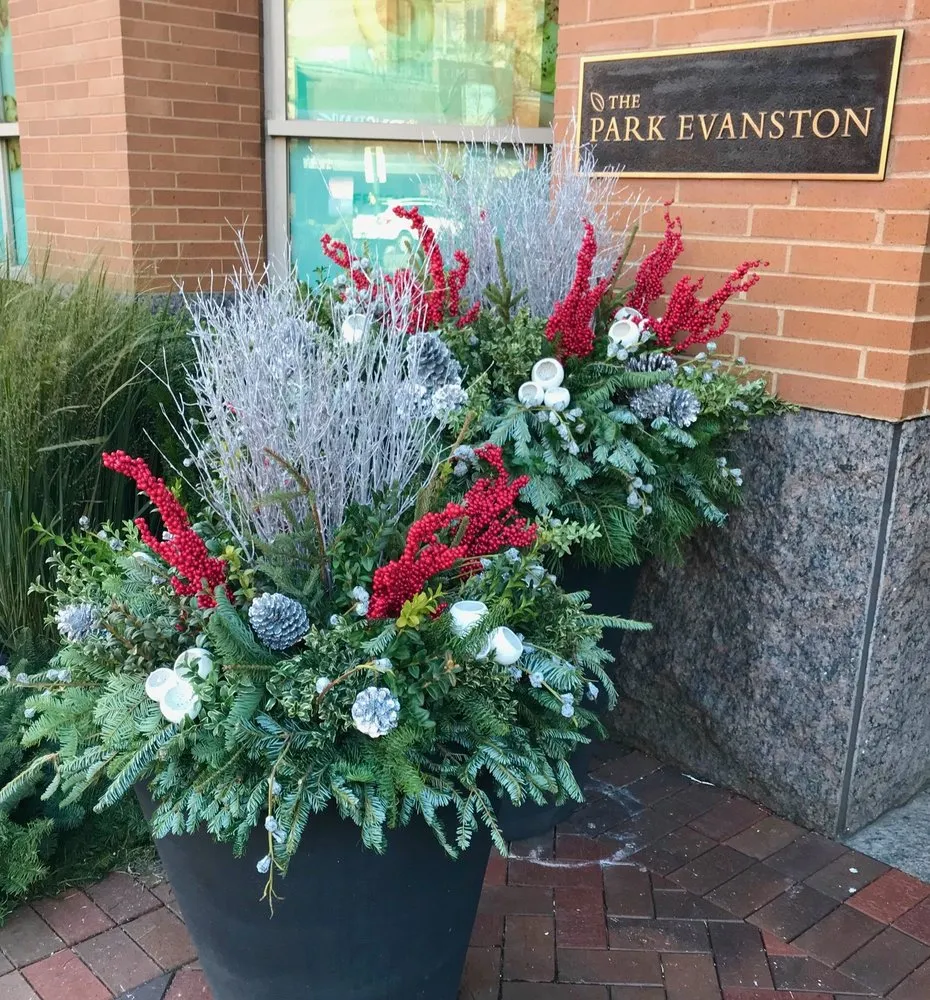 Custom yard maintenance for beautiful yards in Mundelein, IL by Woodlawns Landscape